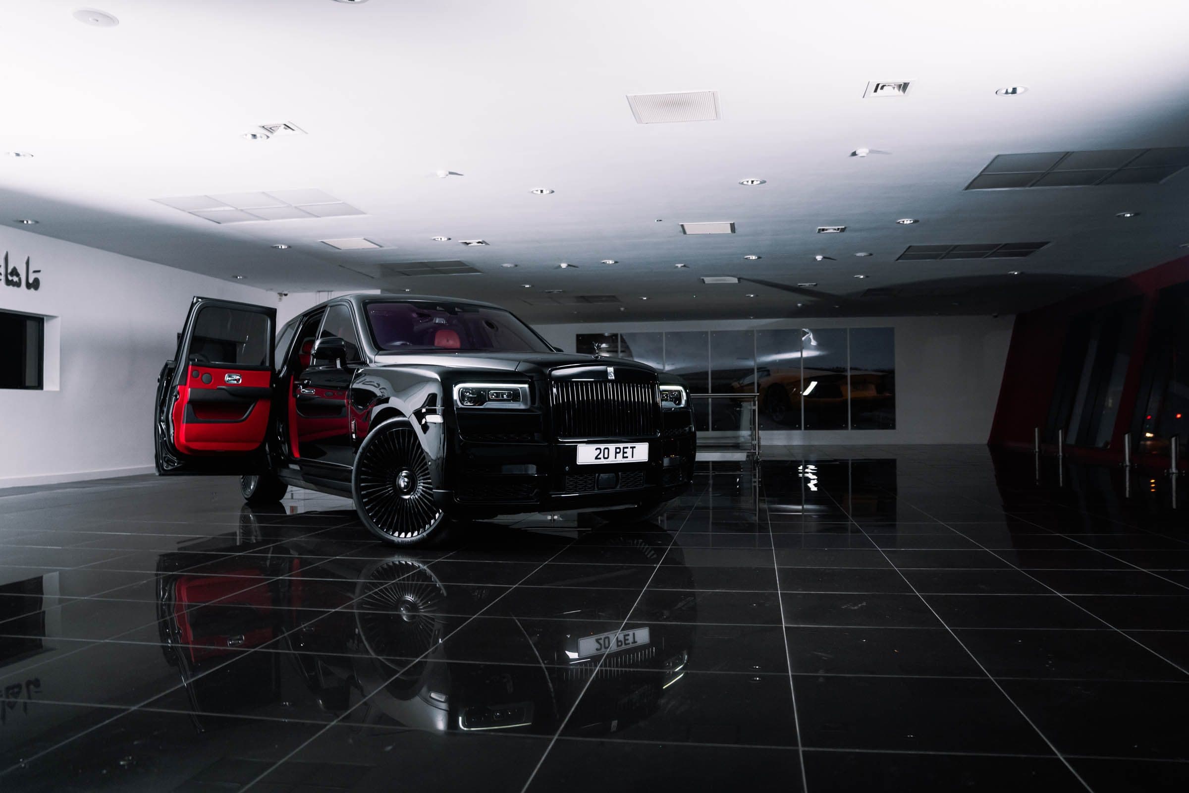 Rolls-Royce Cullinan, Black