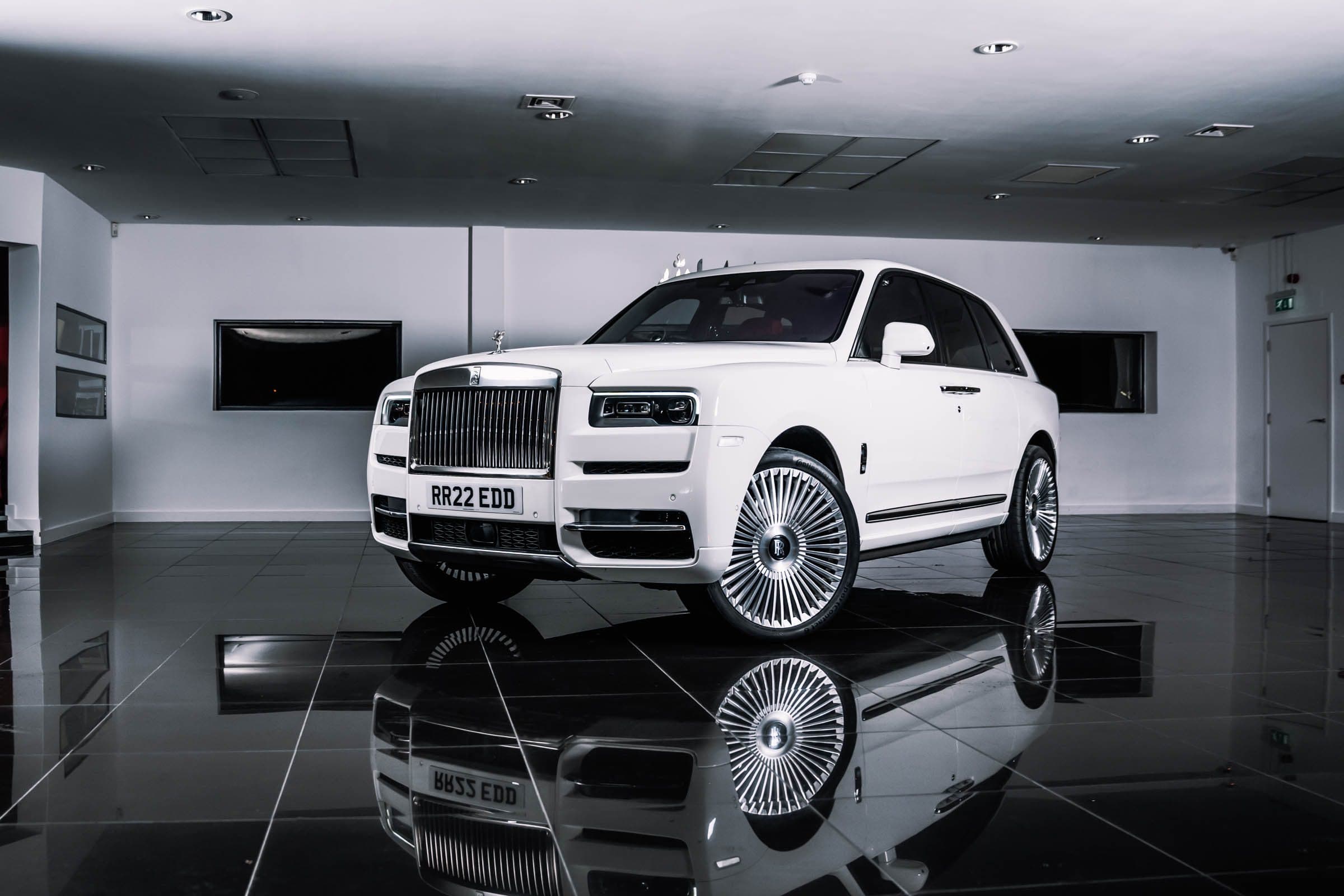 Rolls-Royce Cullinan, White