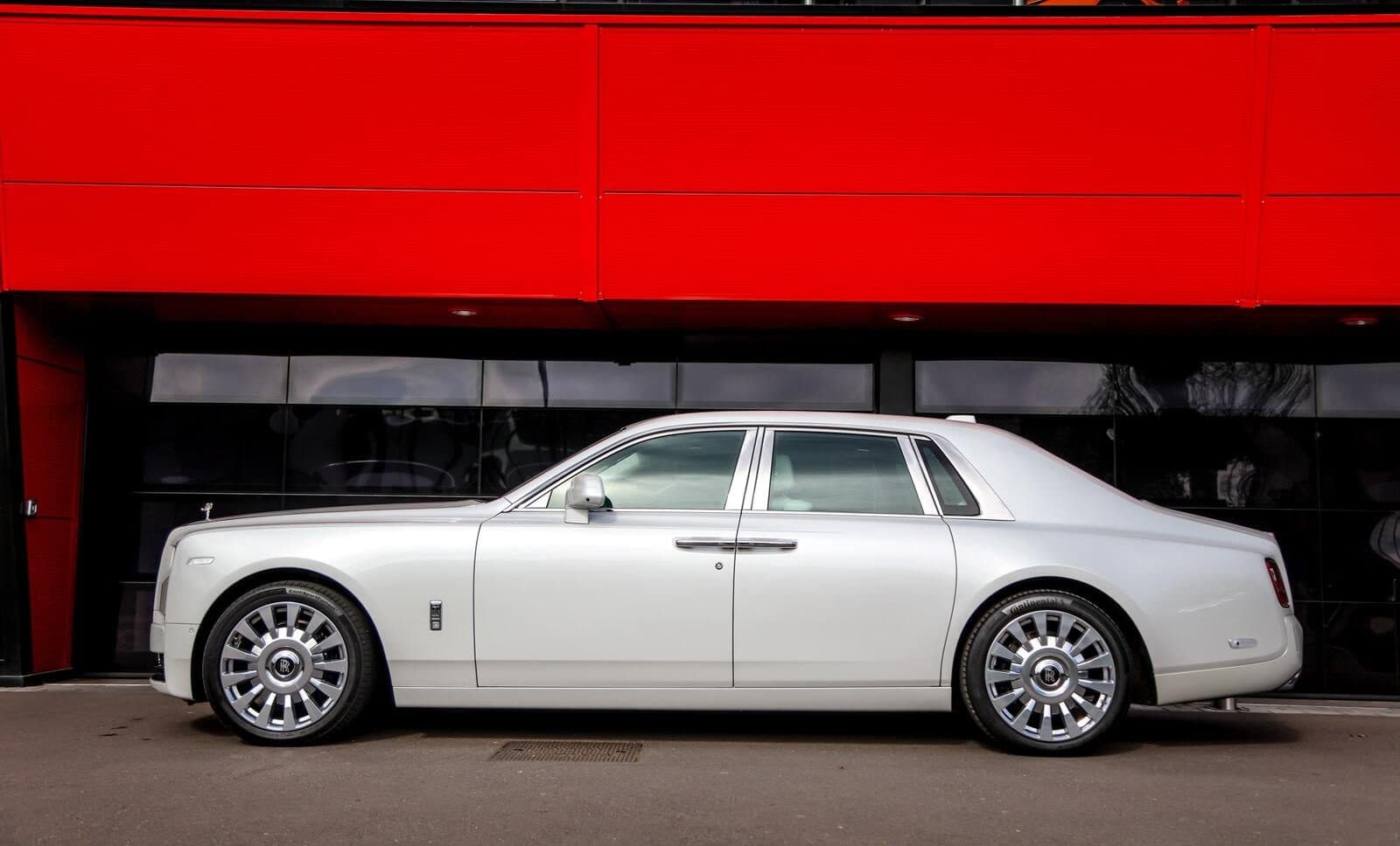 Rolls-Royce Phantom VIII, White